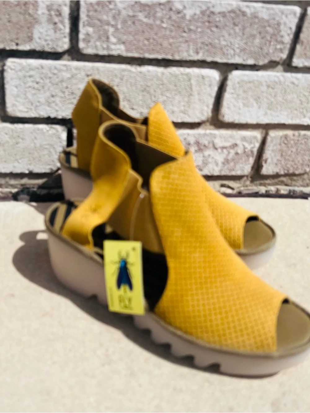 Fly London Yall Cupido
Perforated Peep Toe Cut Out Wedge Heel 39/ 8.5 Yellow NWT - Picture 3 of 9